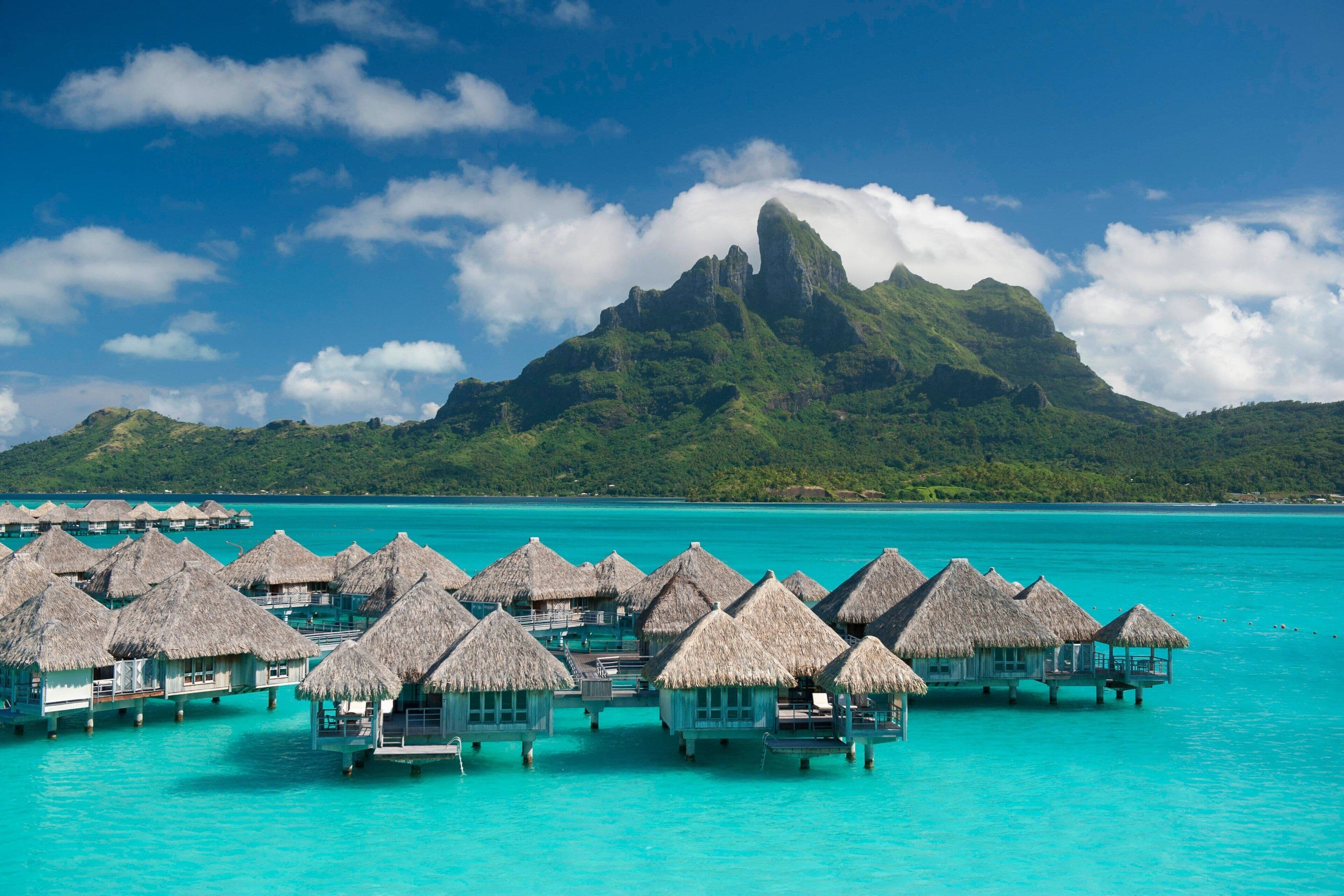 The St. Regis Bora Bora Resort — lagune